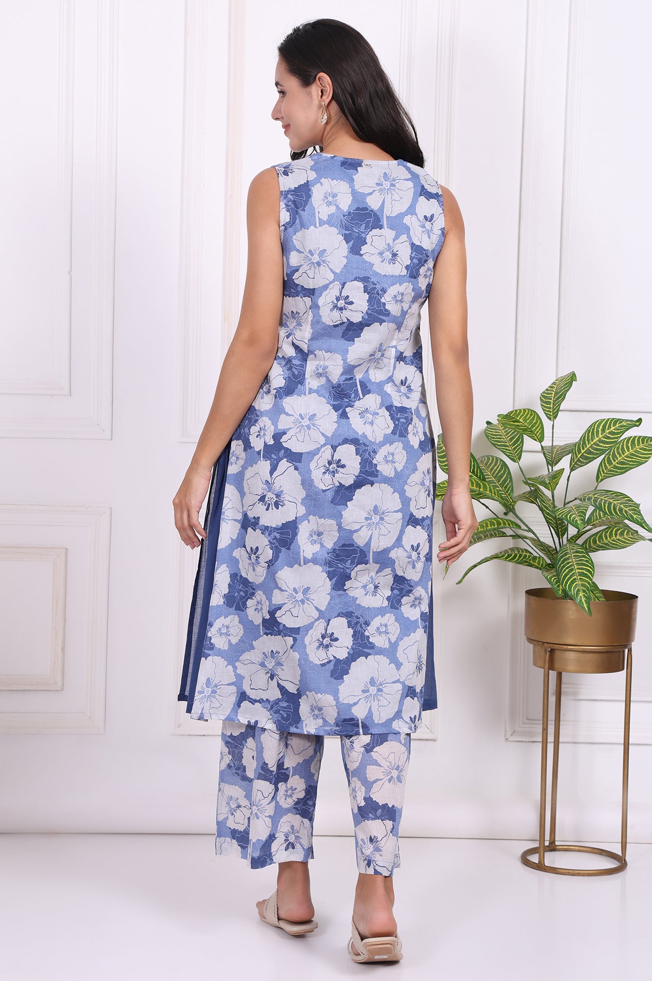 Blue Floral Printed Pure Cotton Straight Kurta and Flared Pants Co-ord Set