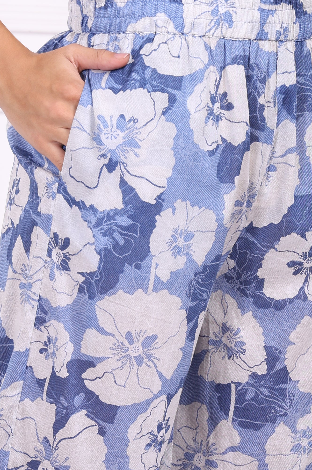 Blue Floral Printed Pure Cotton Straight Kurta and Flared Pants Co-ord Set