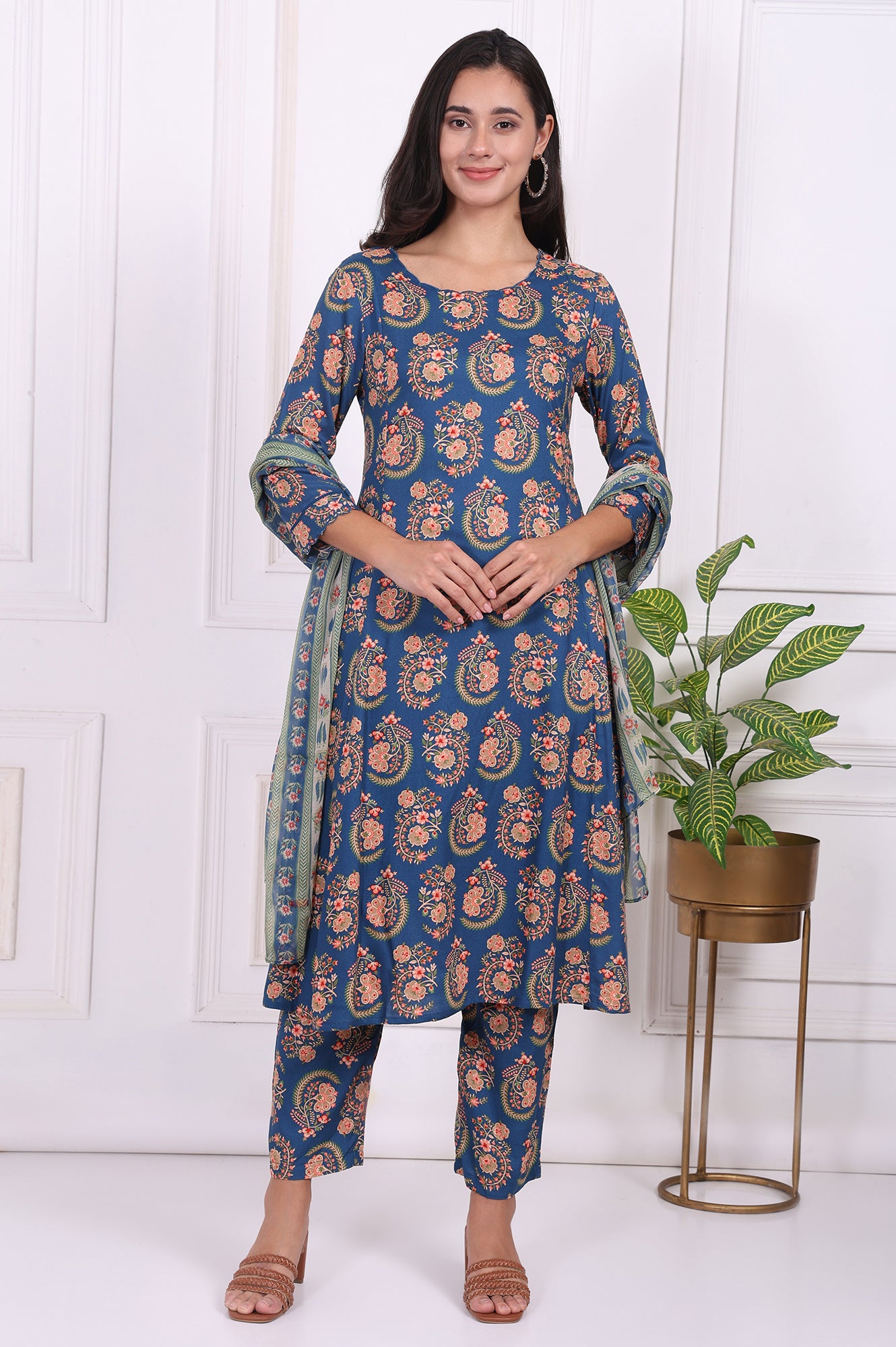Blue Floral Printed Straight Kurta, Pants and Dupatta Set