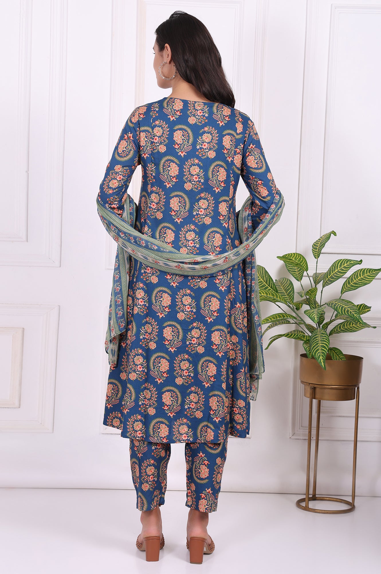 Blue Floral Printed Straight Kurta, Pants and Dupatta Set