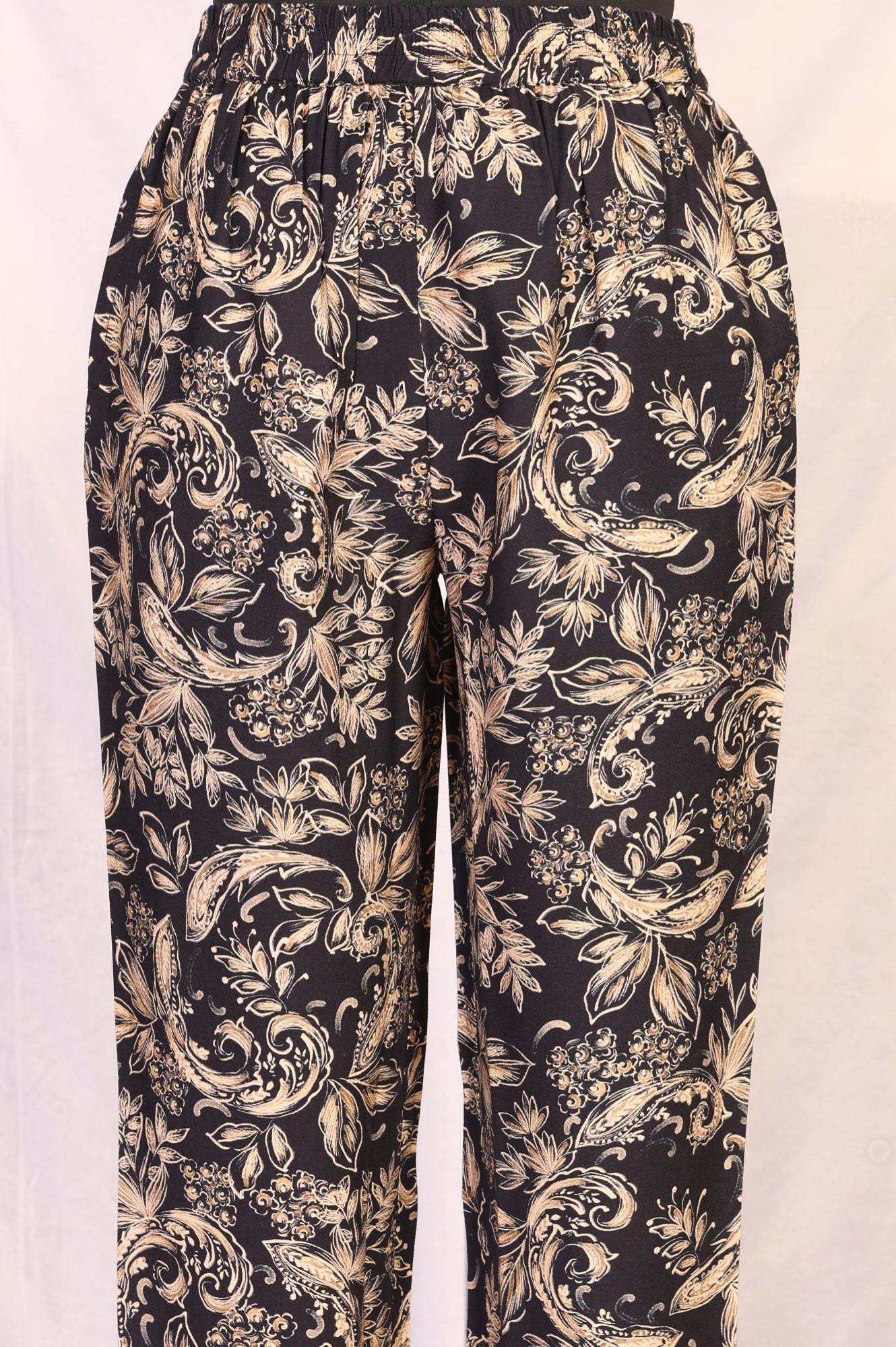 Black Floral Printed Straight Kurta with Pants Co-ord Set
