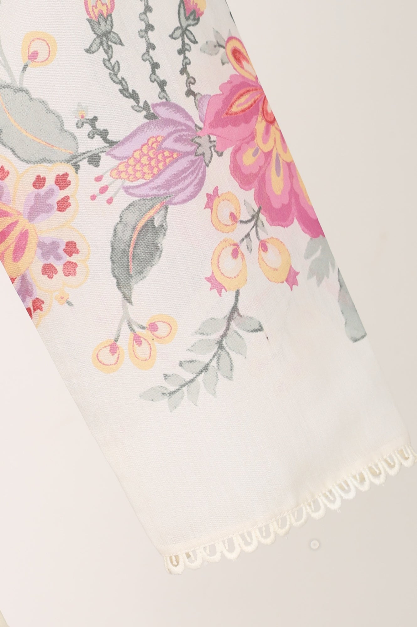 Off White Thread Embroidered Chanderi Straight Kurta With Pants and Dupatta Set