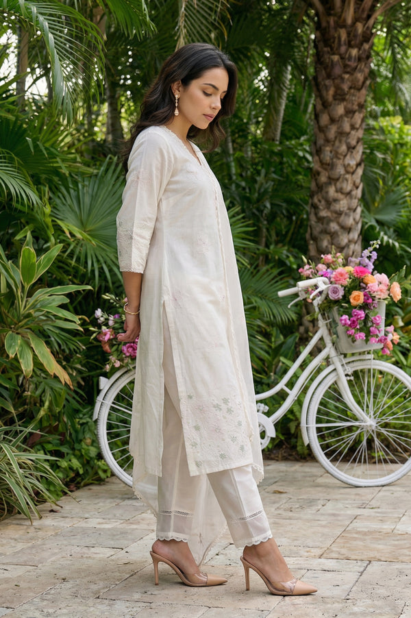 Off White Thread Embroidered Chanderi Straight Kurta with Straight Pants and Dupatta Set