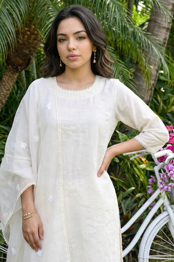 Off White Thread Embroidered Chanderi Straight Kurta with Straight Pants and Organza Dupatta Set