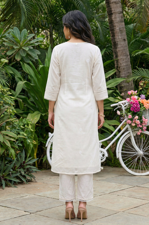Off White Thread Embroidered Chanderi Straight Kurta with Straight Pants and Organza Dupatta Set