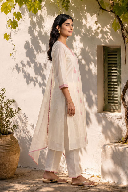 Off White Thread Embroidered Chanderi Straight Kurta with Pants and Dupatta Set