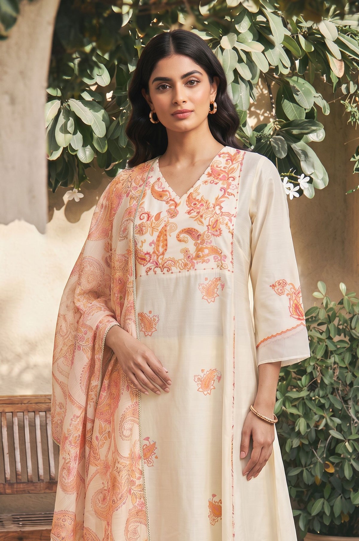 Off White Thread Embroidered Straight Kurta with Pants and Dupatta Set