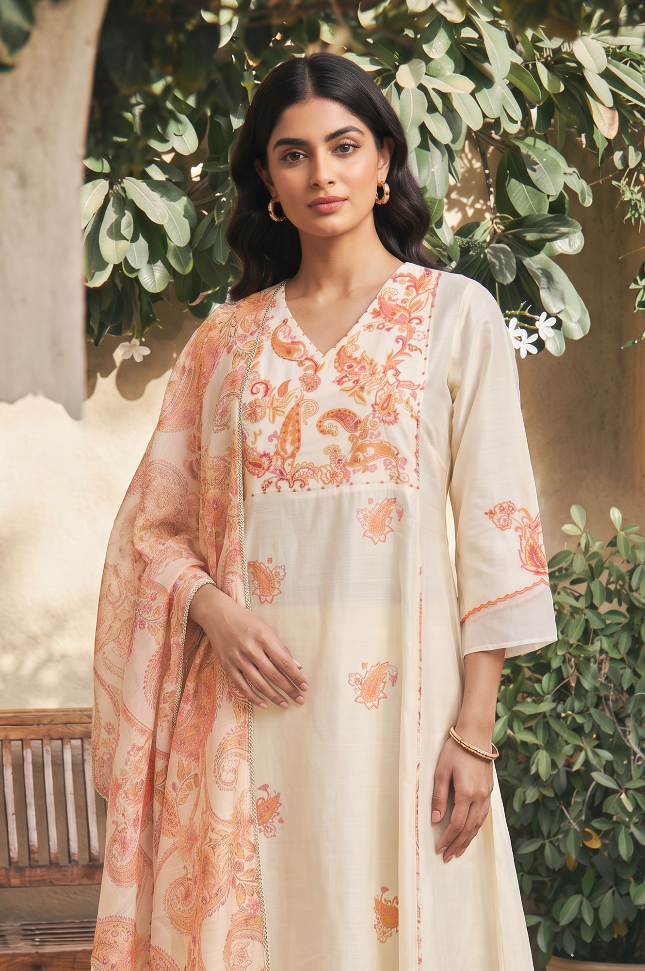 Off White Thread Embroidered Straight Kurta with Pants and Dupatta Set