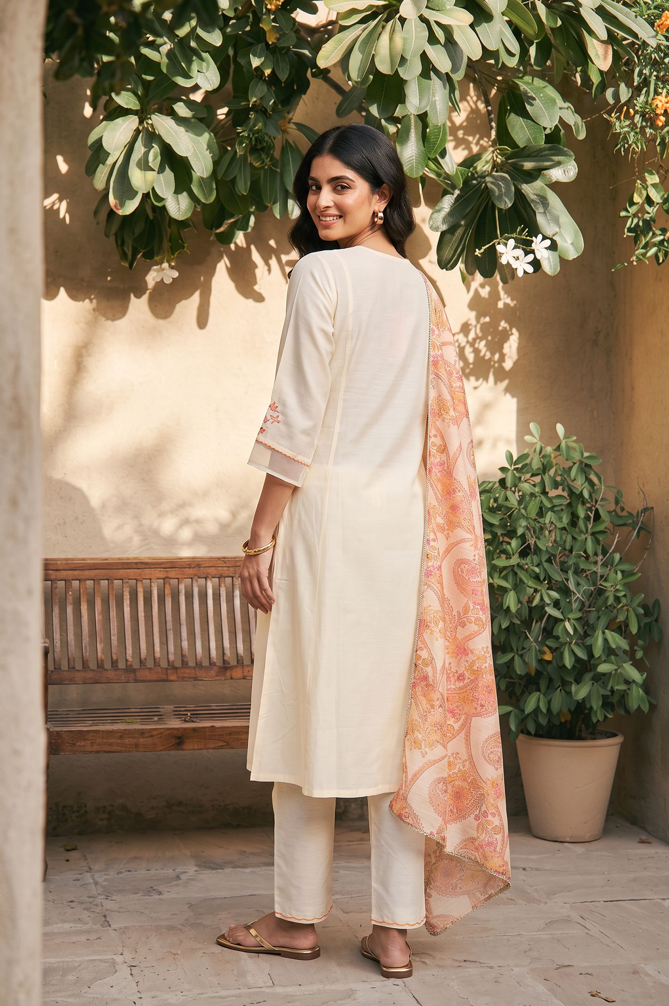 Off White Thread Embroidered Straight Kurta with Pants and Dupatta Set