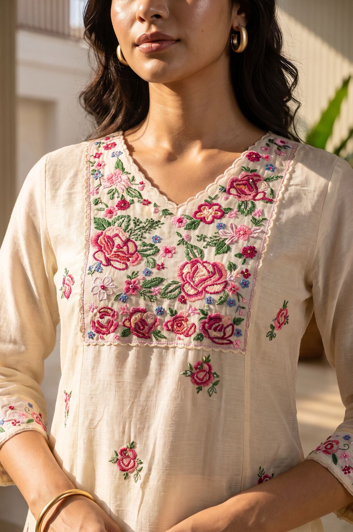 Off White Thread Embroidered Chanderi Straight Kurta with Straight Pants and Dupatta Set