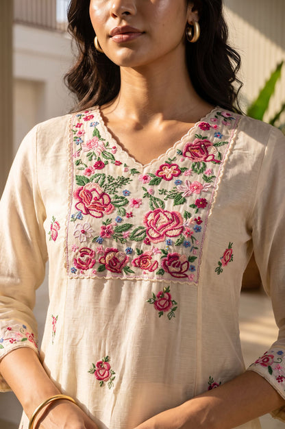 Off White Thread Embroidered Chanderi Straight Kurta with Straight Pants and Dupatta Set