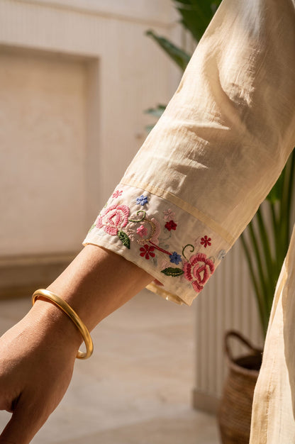Off White Thread Embroidered Chanderi Straight Kurta with Straight Pants and Dupatta Set