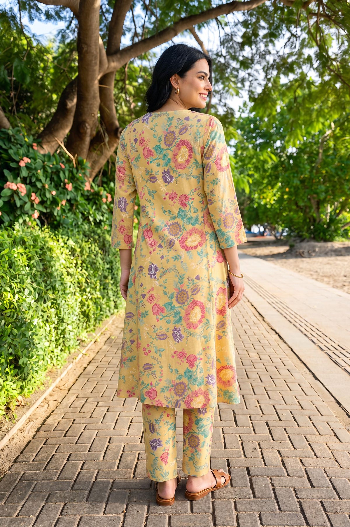Yellow Floral Printed Straight Kurta with Pants Co-ord Set