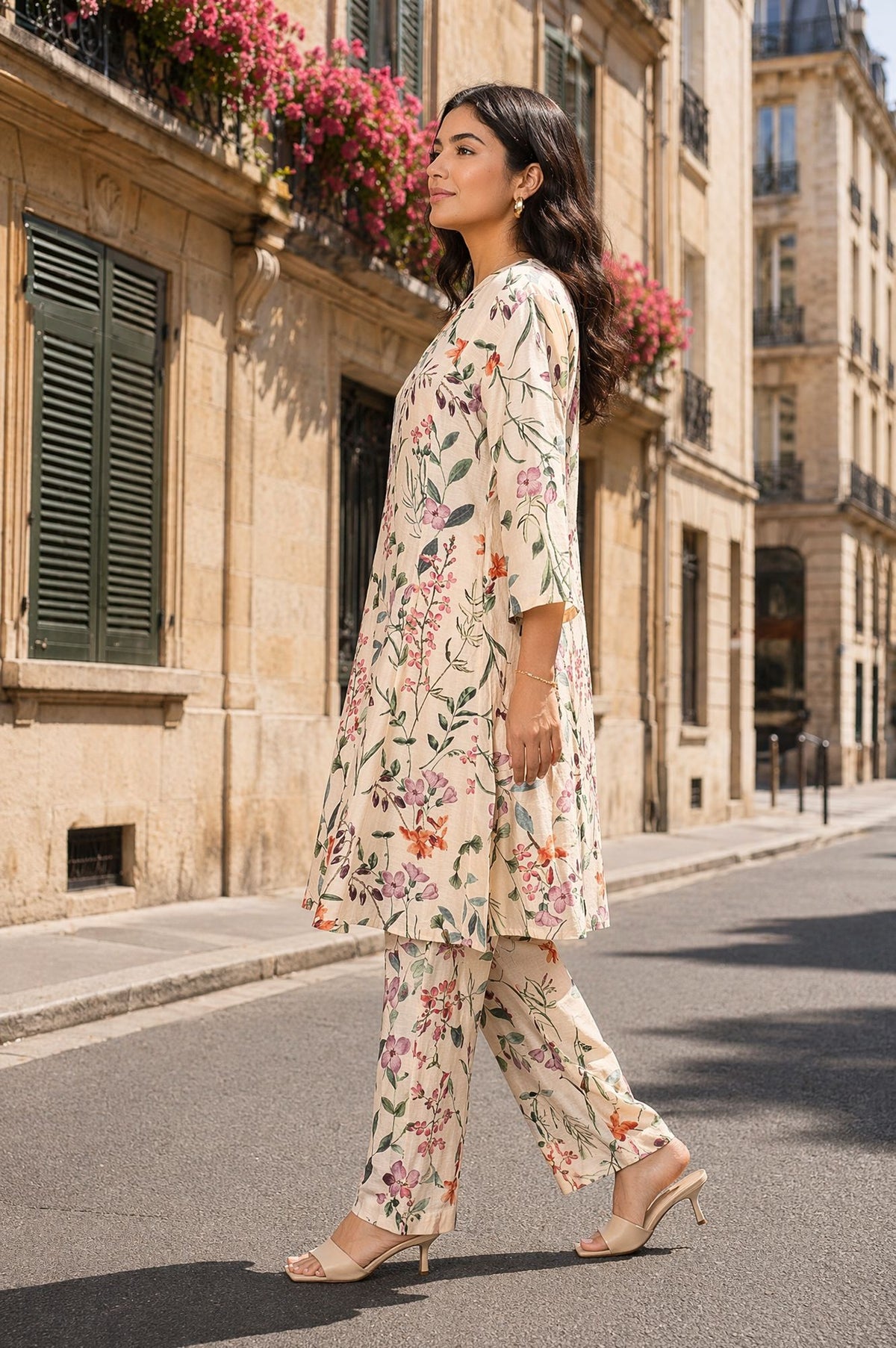 Off-White Floral Printed Straight Kurta with Pants Co-ord Set