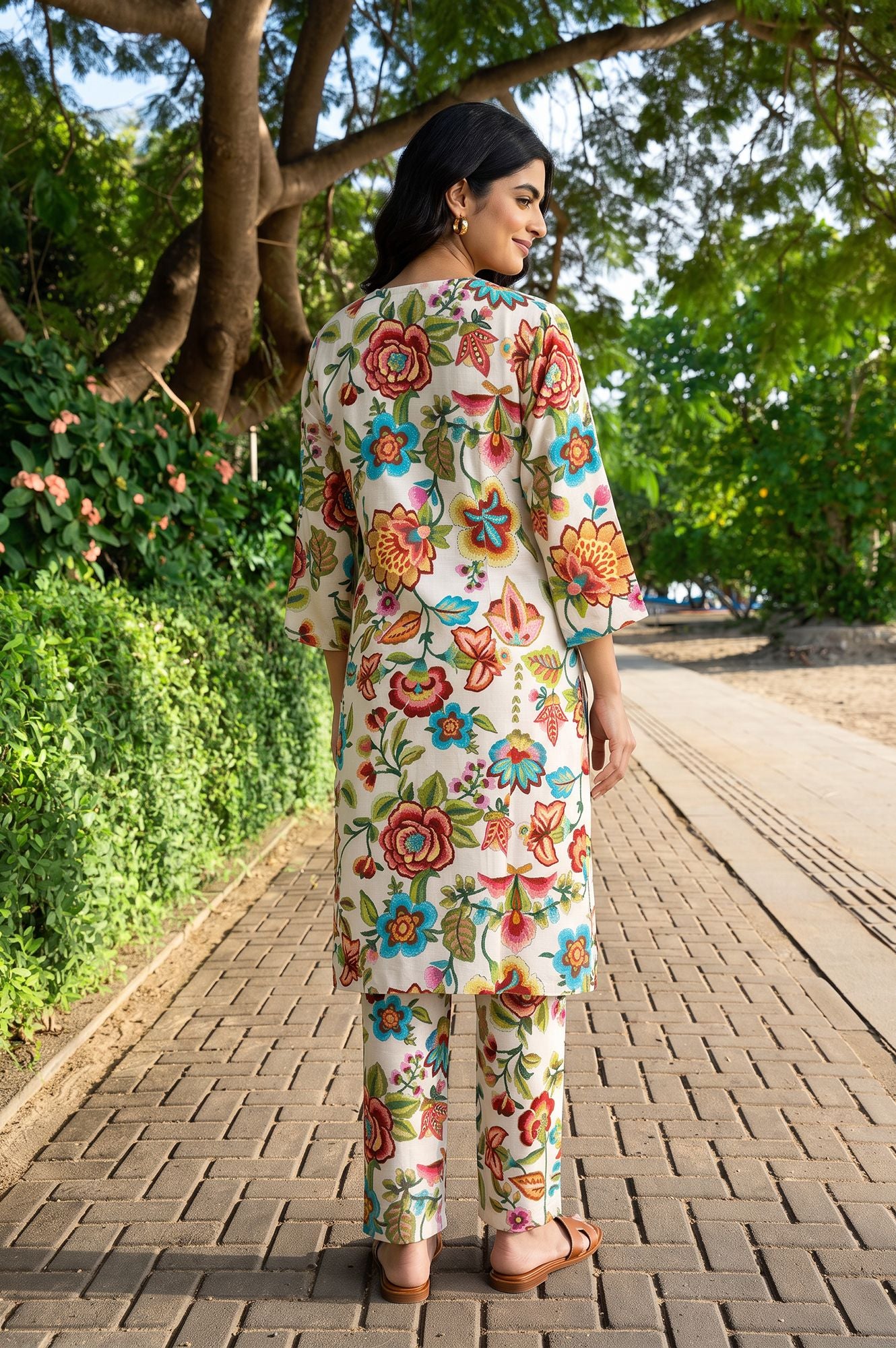 Off White Floral Printed Straight Kurta with Pants Co-ord Set