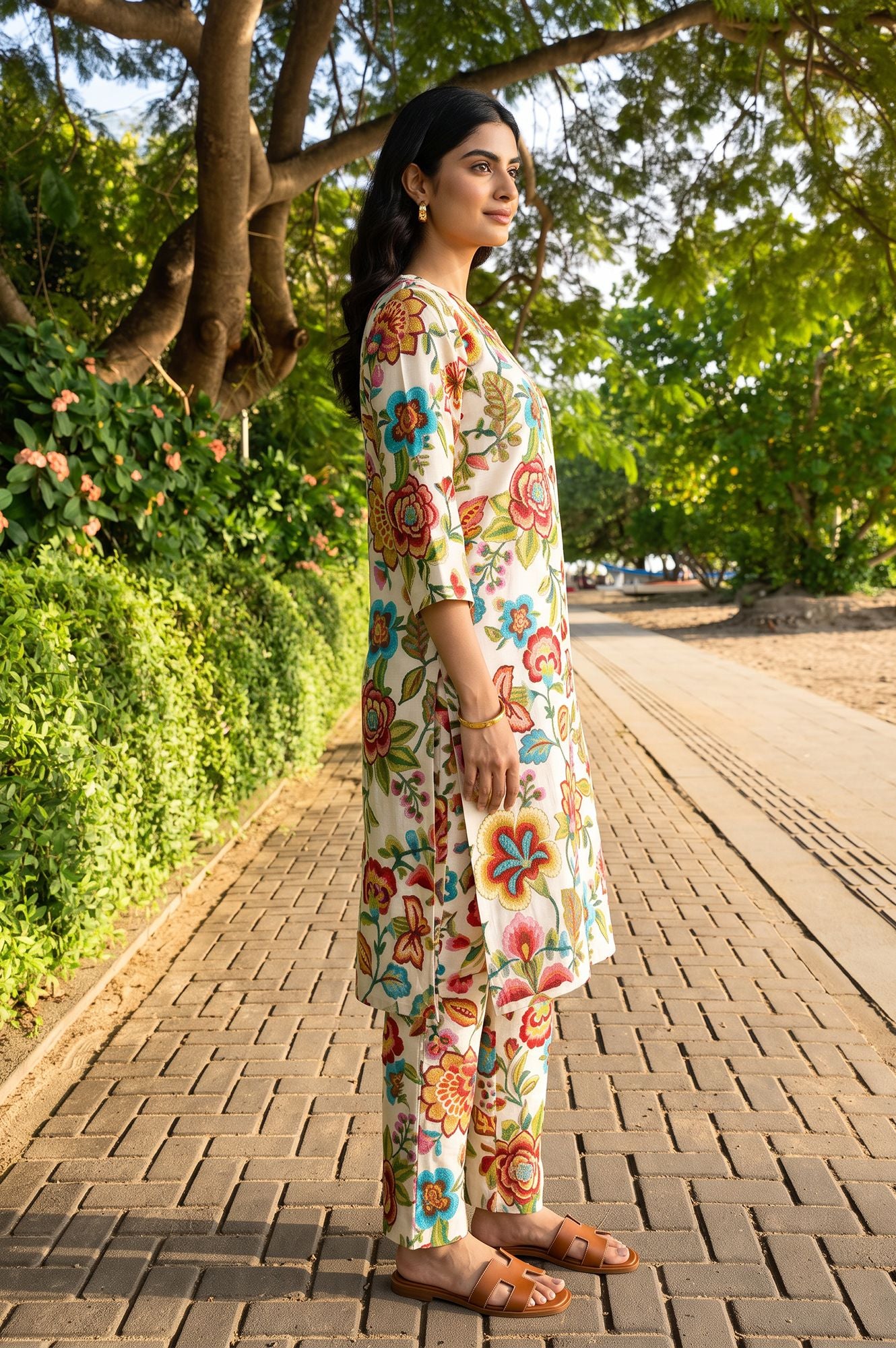 Off White Floral Printed Straight Kurta with Pants Co-ord Set