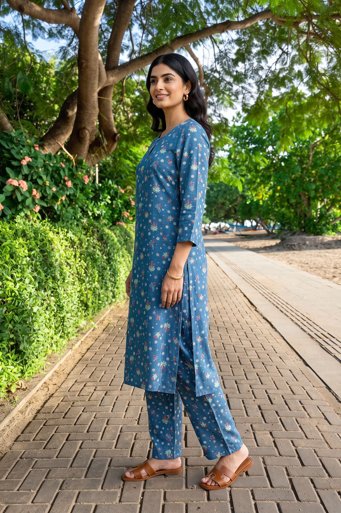 Blue Floral Printed Straight Kurta with Pants Co-ord Set