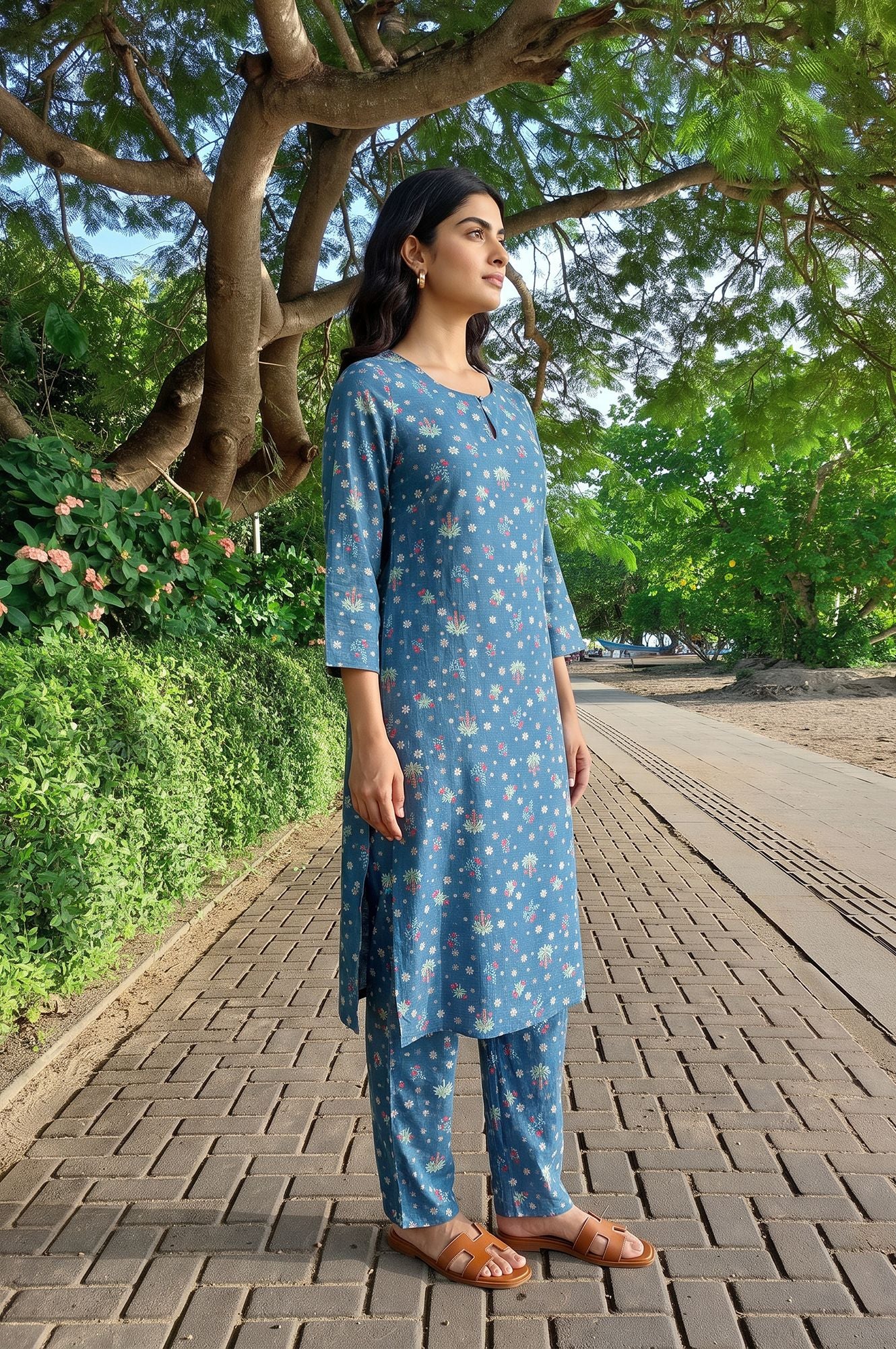 Blue Floral Printed Straight Kurta with Pants Co-ord Set