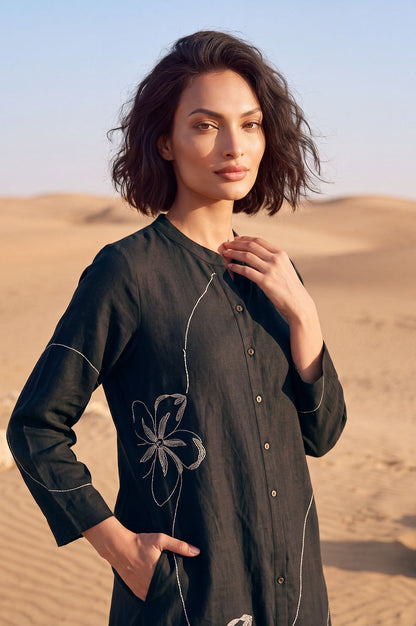 Airport Arrival Embroidered Straight Kurta &amp; Pant Set