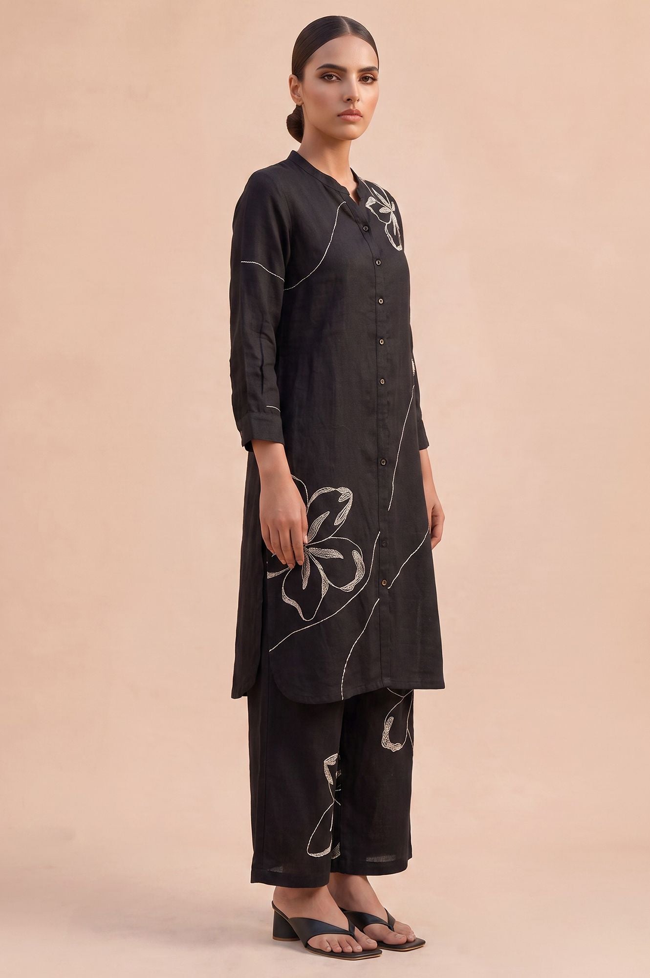 Airport Arrival Embroidered Straight Kurta &amp; Pant Set