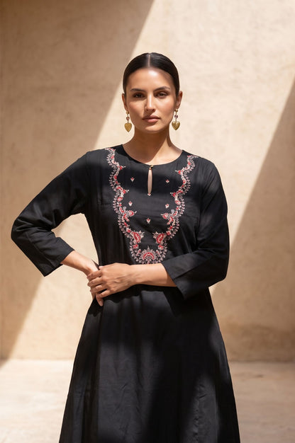 Black Embroidered Straight Kurta